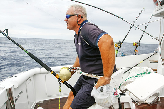 John Gregory showing how it is done during a solo marlin demo at the Three Kings. The boat controller is protected from the elements with a shopping bag.