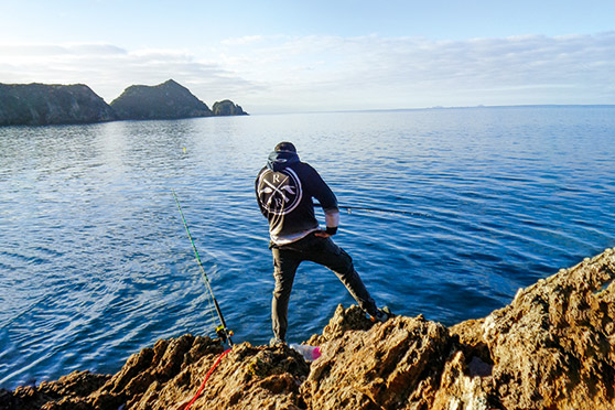 Softbaiting and livebaiting are both good options for targeting shallow reefs from the shore.