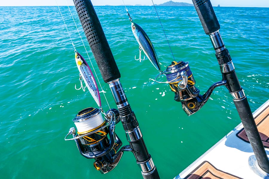 The new Shimano Sardine Ball with flash boost (pivoting halographic foil) sinking stickbait (left) and the new Shimano HD Orca floating stickbait (right) cover a wide range of fishing opportunities. Bottom: Topwater time. The kingfish are high in the water column, feeding on bait.
