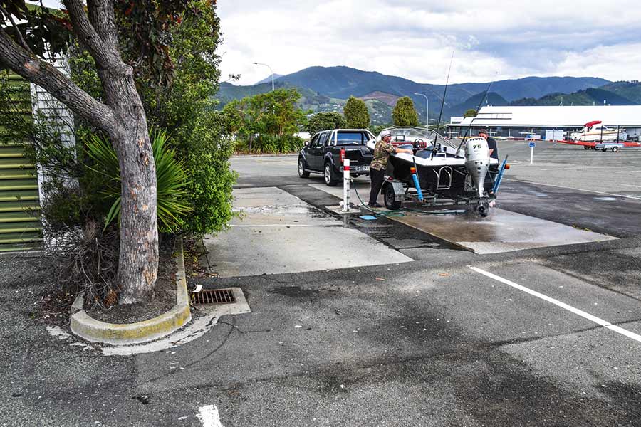 An on-site washdown is a great facility but gets very busy in peak periods.