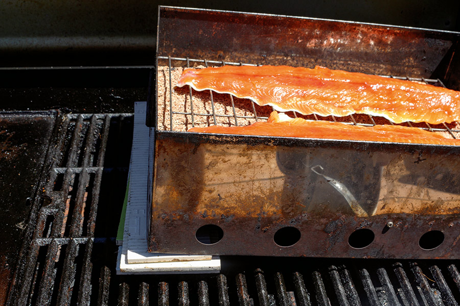 Slightly elevating one side of the smoker will ensure that if tannins do build up, they won't drip off the lid onto the flesh.