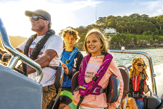Types Of Lifejackets And How They Differ