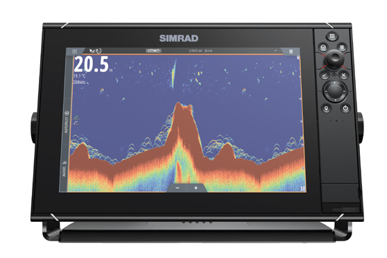 SIMRAD NSSevo3S chartplotter/sounder